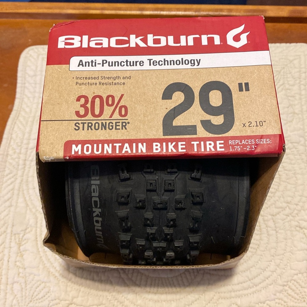 Blackburn anti-puncture mountain bike tire, 29”